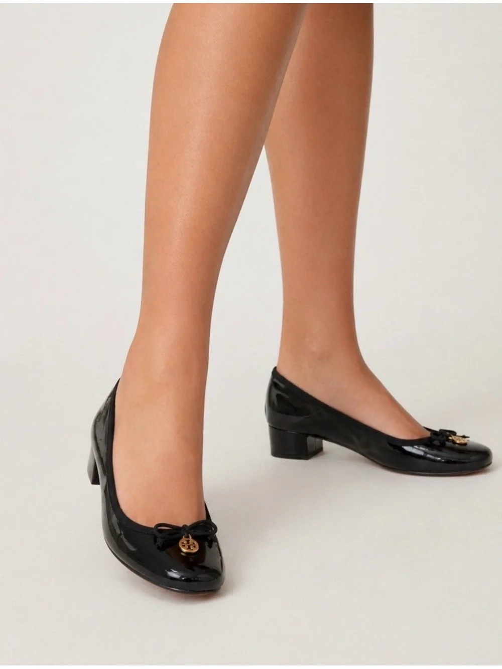Tory Burch Black Patent Leather Block Heel Pumps Bow Logo Size 9M
